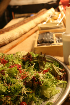 Salatplatte & Riesenbrot Salatplatte & Riesenbrot