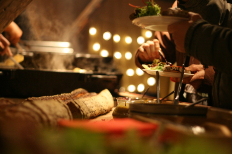 Teller am Buffet Teller am Buffet