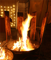 Flammlachs am Lagerfeuer