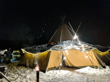 Verschneites Riesenzelt Verschneites Riesenzelt